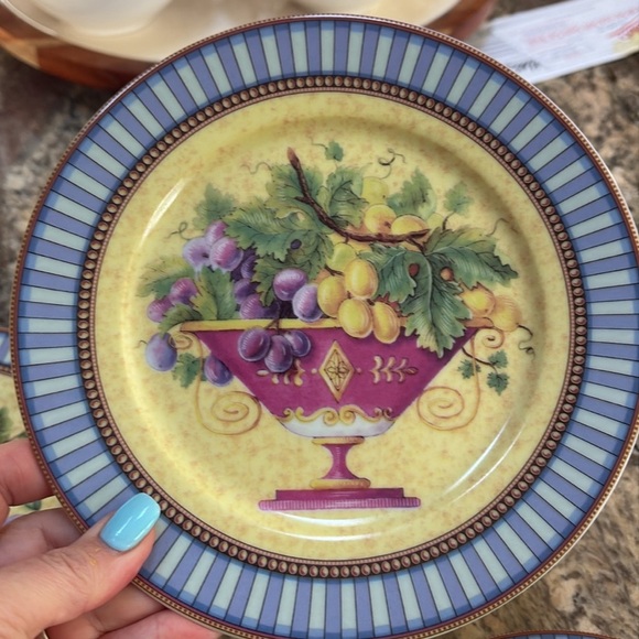 Set of 4 Porcelain 1855 Limoges Renaissance collection plates 7.75” dessert - Picture 5 of 14